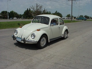 A very pretty '73 bug stopped by to say "Howdy" in Crookson