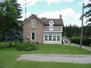 Restored old homes dotted the drive from Tobermory, Ontario down to Guelph. Most seemed to sport small satellite dishes like this one
