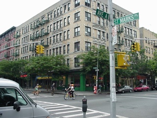 A little street scenery on the walk to Michael's...