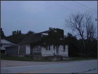 Overgrown building on the road to Stockton Lake