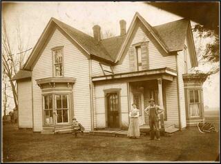 Brian's grandfather and great grandparents in Iantha, around 1910