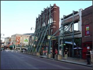 Supported facades, no building accompaniment