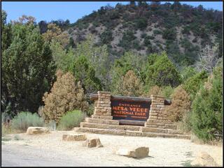 The park entrance, at the bottom of the windy climb up the plateau