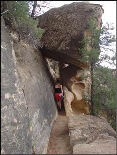 A narrow passage on the way to Pictograph Point