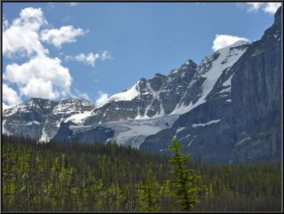 Just north of Banff, the beginning of the spectacular Icefield Parkway