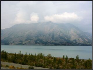 Kluane lake and big mountains