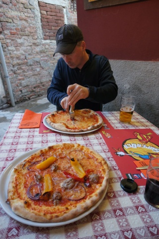 Surely pizzas for each meal must be healthy.