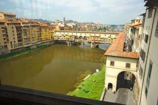 The Vasari Corridor, how the Medici avoided their citizens