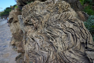Crazy rock striations