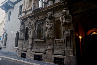 Four statues dudes hanging out