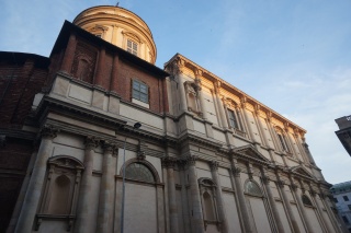 An evening walk through Scala Square