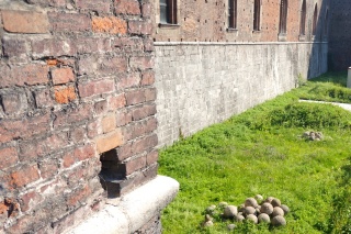 Spare cannonballs