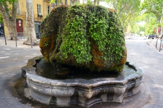 Fountain fed by a spring, covered in bees
