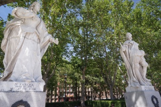 More statues in the Plaza de Oriente