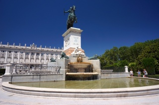 A huge statue of Felipe IV in the Plaza De Oriente