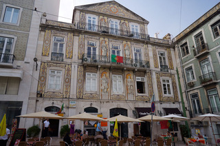 You'll have to zoom, but tile imitating painting, imitating architectural niches