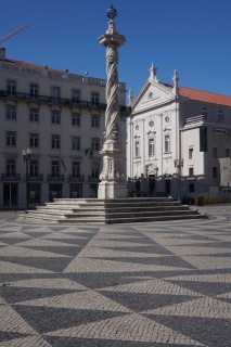 Twisting column