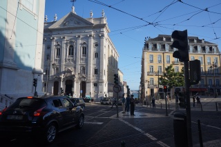 Back through Praca de Luis de Camoes