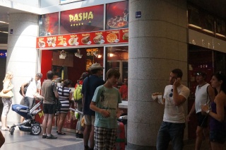 In Vienna Meidling, all those tempting foodstuffs at one bar