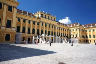 The front of the Schonbrunn Palace, well part of it...