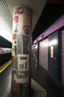 Also fun art in the Volkstheater Station