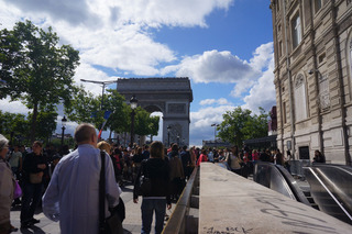 ...culminating in the Arc de Triomphe