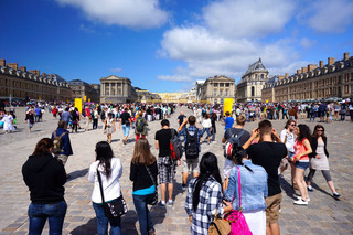 Versailles from the front. We kid you not, the thousand people on the right are a 2-3 hour line