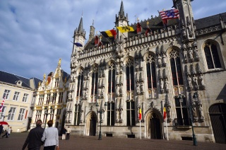Back through the Brugge Burg, on the way out...