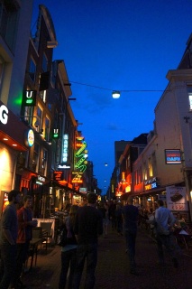 A late night walk through the Lediesplein