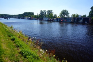 Coming into south Amsterdam, higher rent houseboats