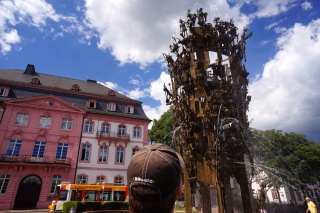 Crazy statue with a story to tell. A little groggy we just stared