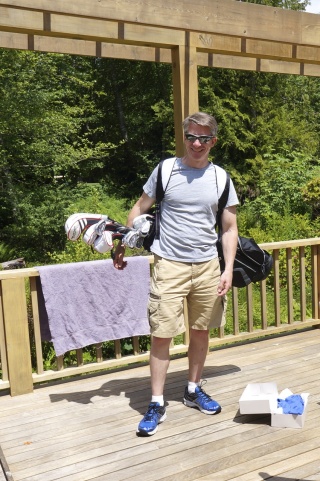 A man and his (new) clubs