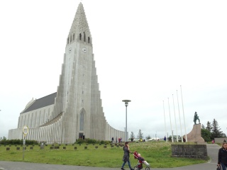 The Hallgrimskirkja church, from the front