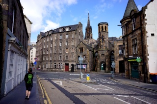 When roads curve buildings must
