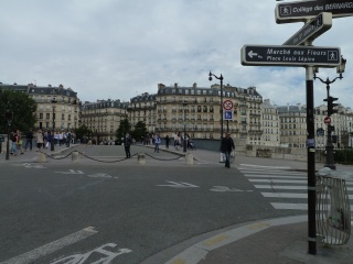 An hour later, the bridge to Ile St-Loius