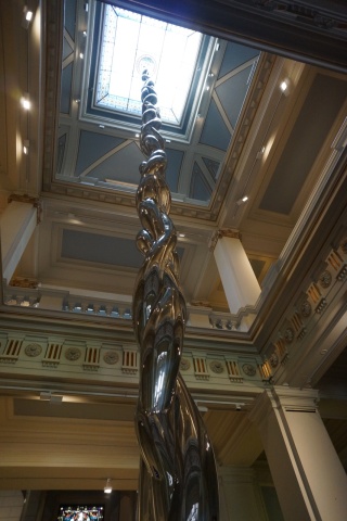 An eighteen meter spire in Kode 1
