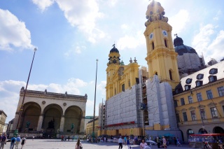 Odeonplatz. Munich has lotsa platzs