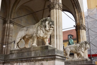 Our home is short on lions, Munich not so much