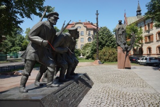 Aggressive statuary
