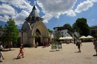 The zoo, not as much Art Deco as expected, although this was nice