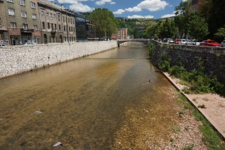 The very shallow Miljacka River through town