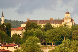 Waiting for sunset at the Yellow Bastion in the foreground. Jajce Kasarna behind