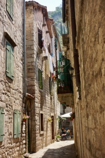 We like the narrower alleys