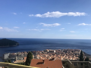 First look at Dubrovnik, red roofs all the way to the sea.