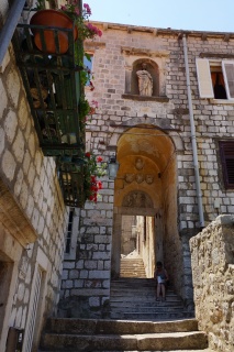 Saint Peter in his niche, watching the stairs go up.
