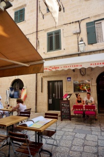 Lunch at Mea Culpa, a few degrees of shade.