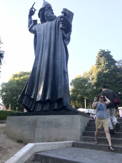 Grgur Ninski himself, finger up, making a point.