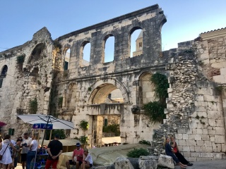 Roman ruins doubling as somebody's evening cafe.