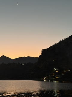 San Pablo La Laguna to the right