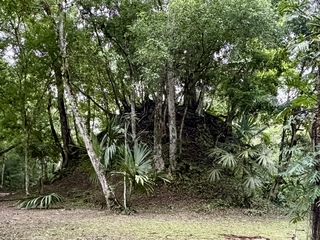 An unexcavated building. Most are like this